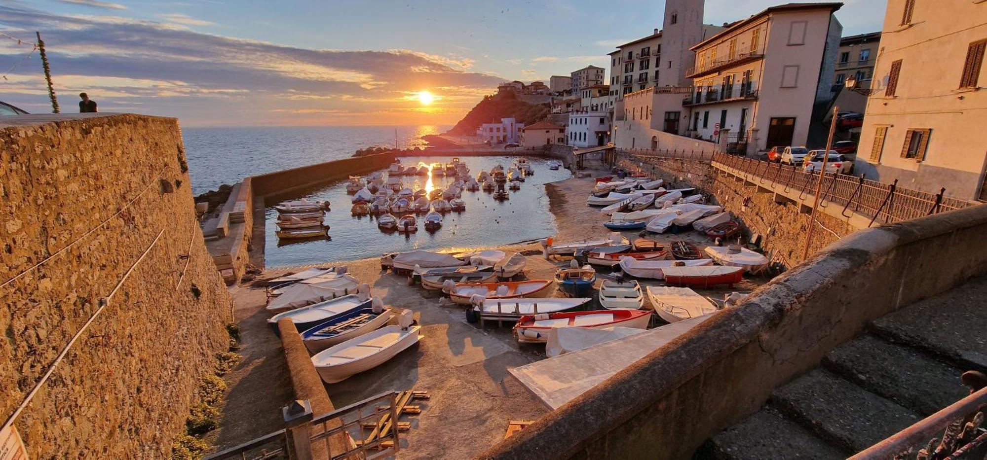 Casa Ilanfra - Appartamenti Gabbiano, Farfalla E Stella Marina ปีออมบีโน ภายนอก รูปภาพ